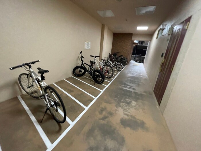 物件外観写真5　(駐輪場)