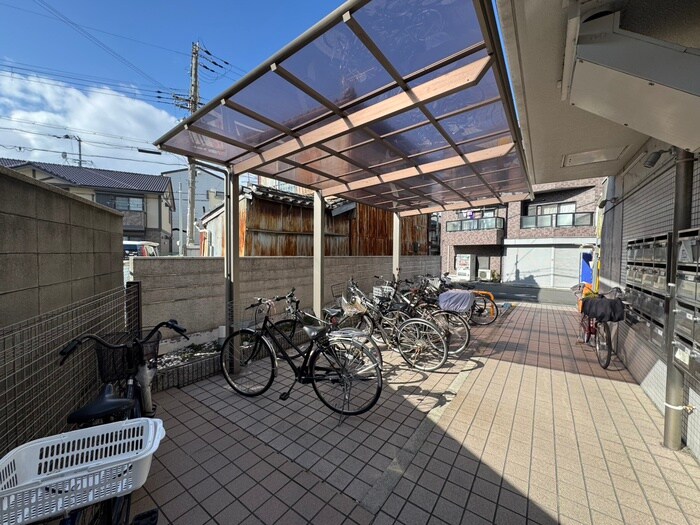物件外観写真5　(駐輪場)
