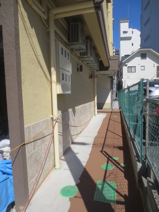 物件外観写真2　(エントランス部分)