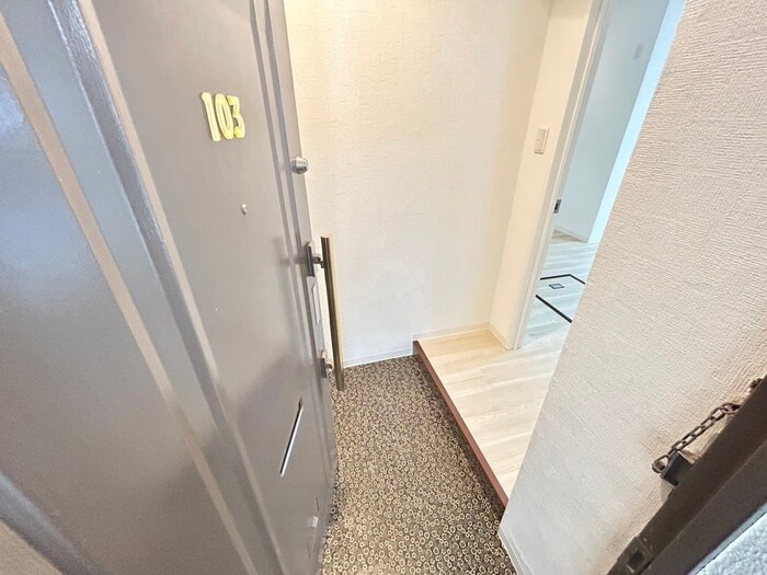 物件内観写真15　(玄関)