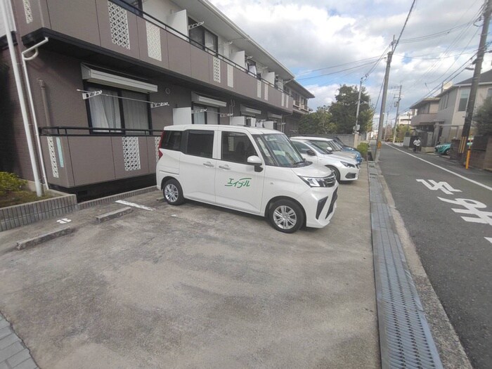 物件外観写真4　(駐車場)