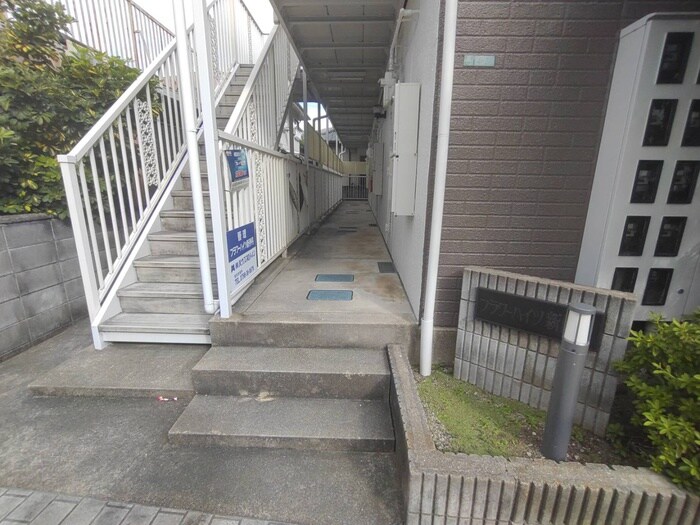 物件外観写真5　(エントランス部分)