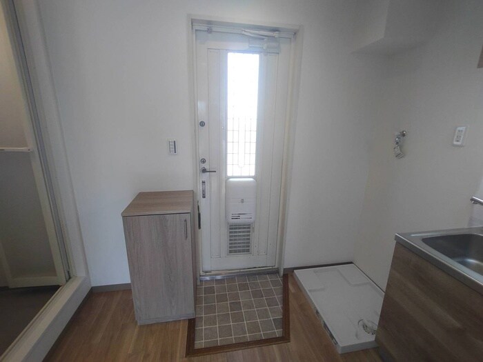 物件内観写真16　(玄関)