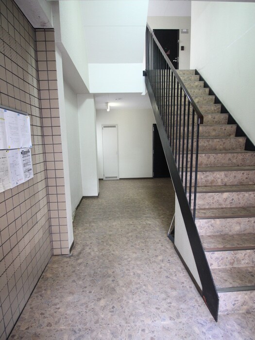 物件外観写真5　(エントランス部分)