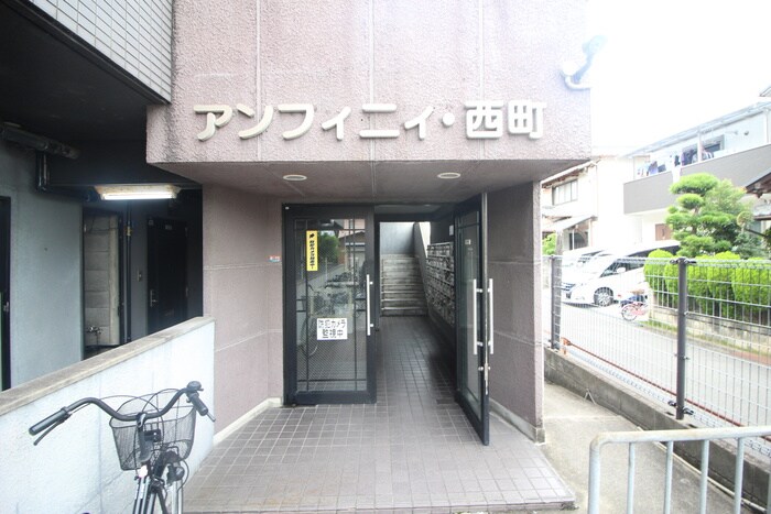 物件外観写真4　(エントランス部分)