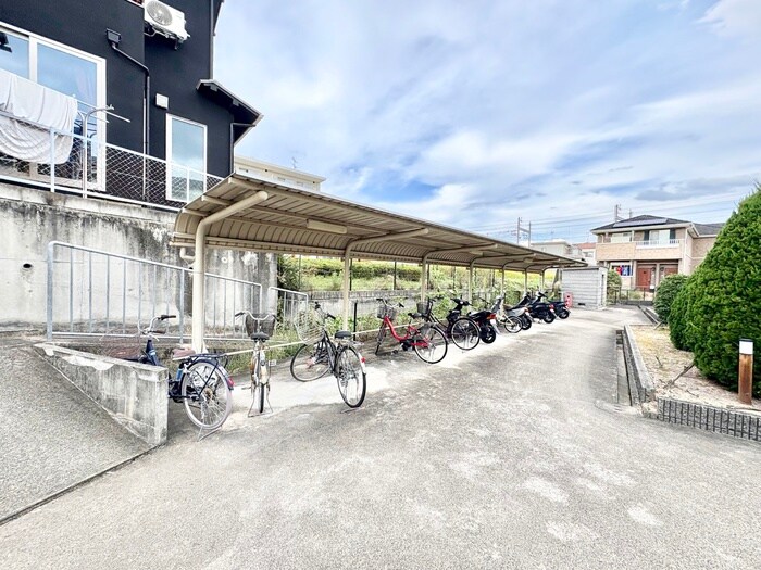 物件外観写真4　(駐輪場)