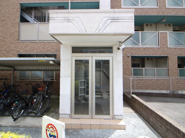物件外観写真3　(エントランス部分)