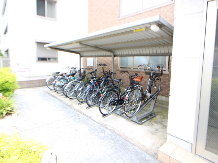 物件外観写真5　(駐輪場)