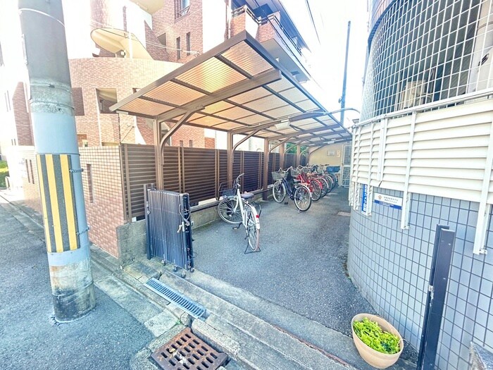 物件外観写真4　(駐輪場)