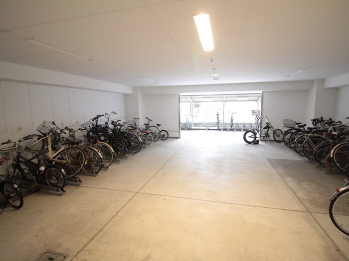 物件外観写真5　(駐輪場)