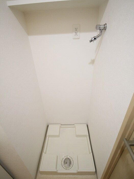 物件内観写真13　(洗濯機置場)