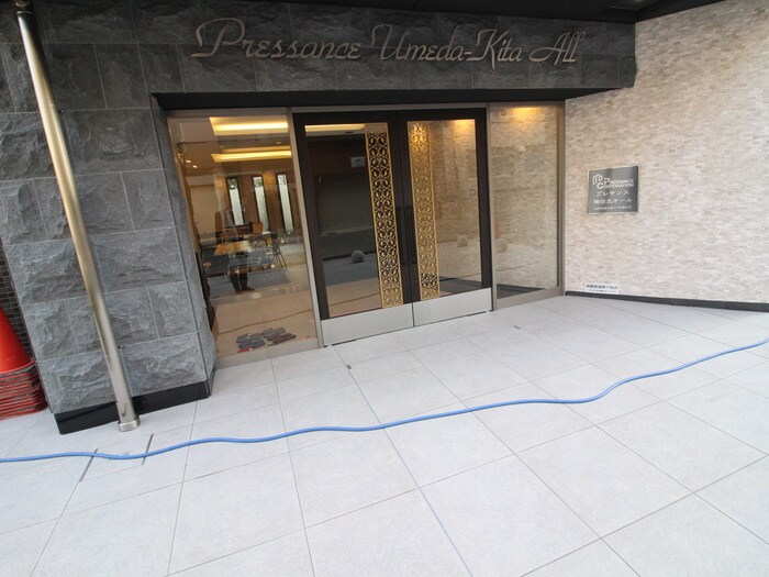 物件外観写真4　(エントランス部分)