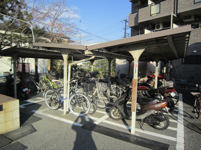 物件外観写真3　(駐輪場)