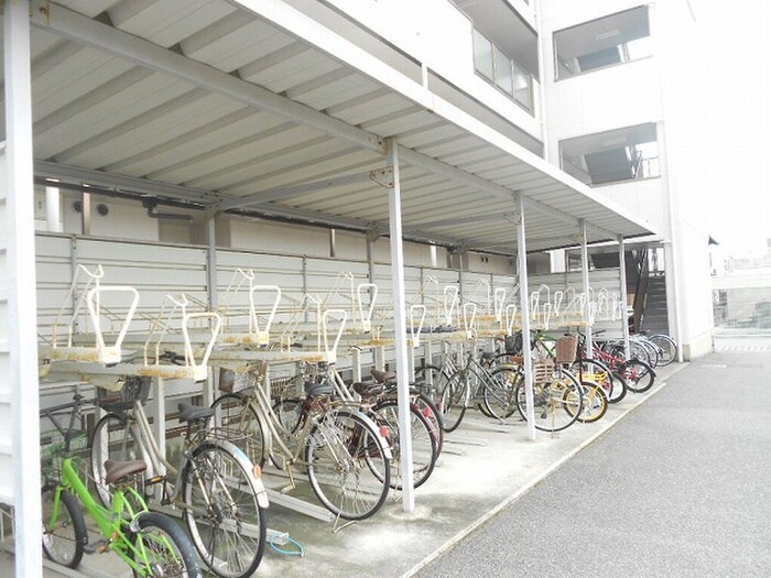 物件外観写真3　(駐輪場)