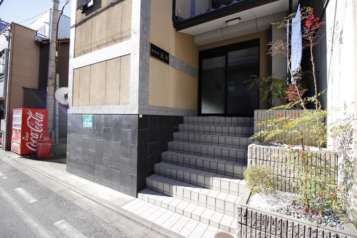 物件外観写真3　(エントランス部分)