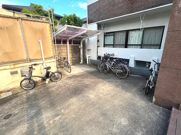 物件外観写真4　(駐輪場)