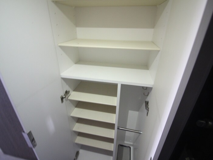 物件内観写真2　(靴箱)