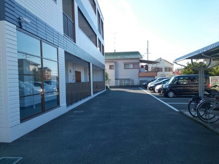 物件外観写真2　(駐車場)