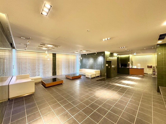 物件外観写真4　(エントランス部分)