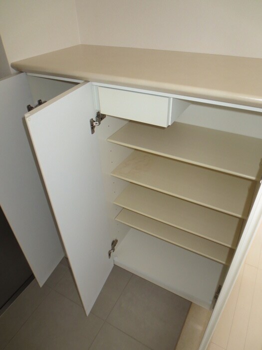 物件内観写真15　(靴箱)