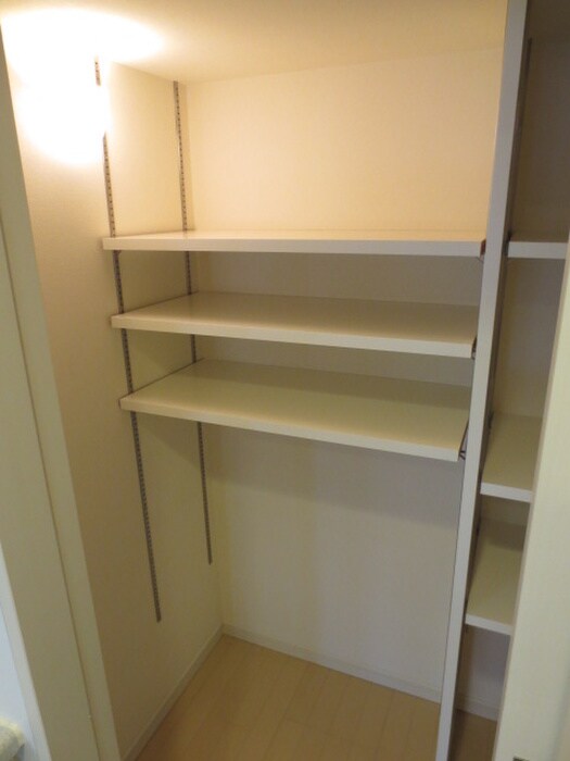 物件内観写真16　(収納)