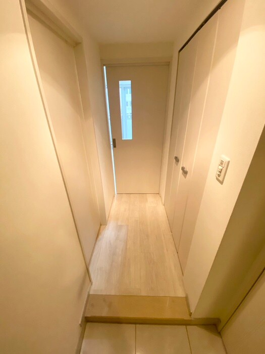 物件内観写真16　(廊下)