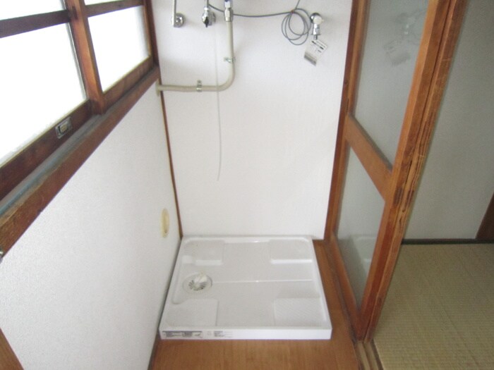 物件内観写真6　(洗濯機置場)