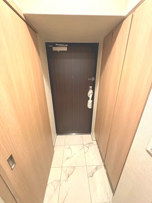 物件内観写真16　(玄関)