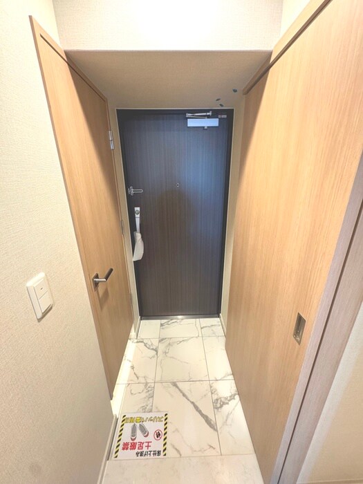 物件内観写真16　(玄関)