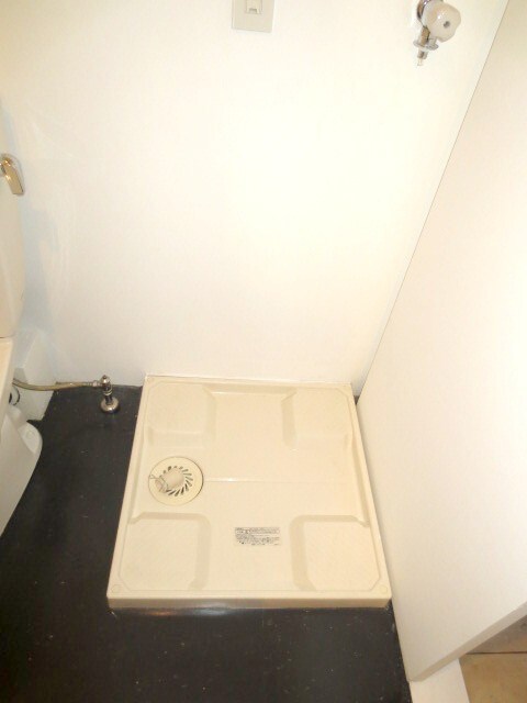 物件内観写真9　(洗濯機置場)