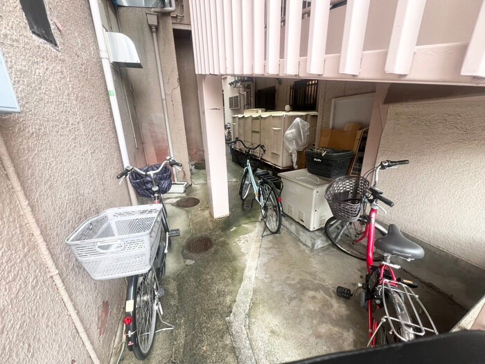 物件外観写真4　(駐輪場)
