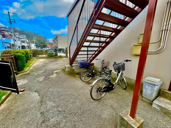 物件外観写真4　(駐輪場)