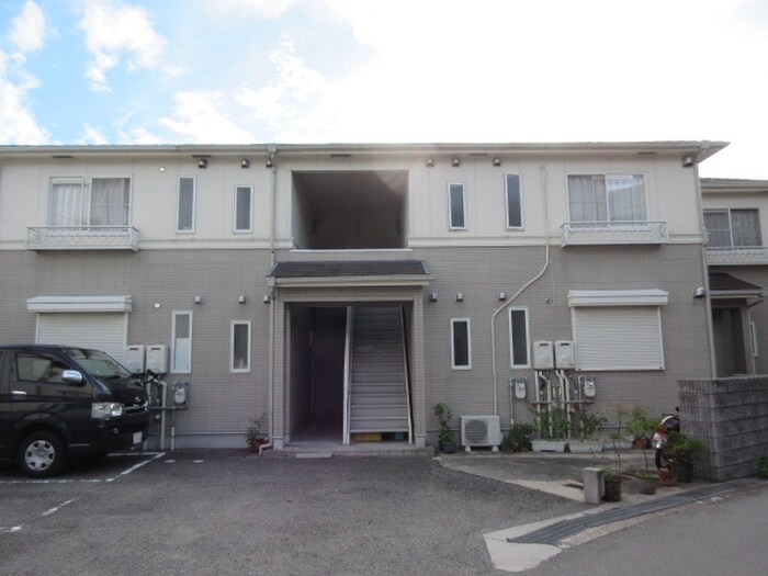 物件外観写真2　(駐車場)