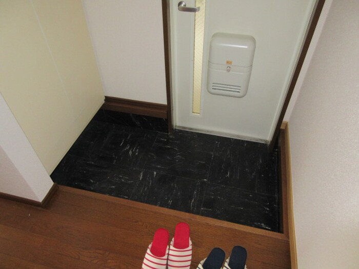 物件内観写真16　(玄関)