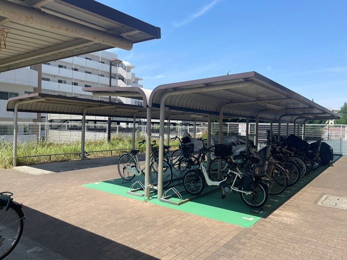 物件外観写真4　(駐輪場)