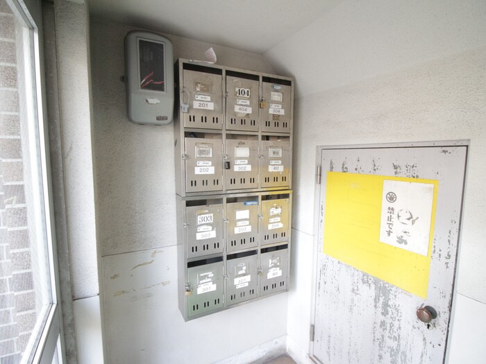 物件外観写真4　(エントランス部分)