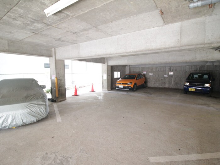 物件外観写真5　(駐車場)