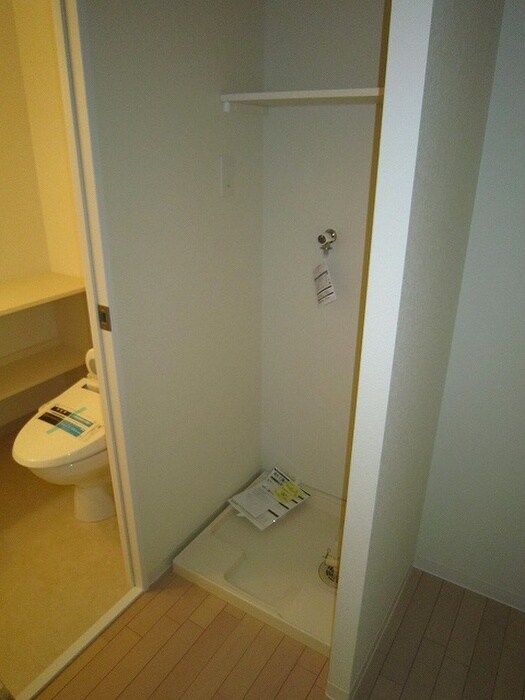 物件内観写真8　(洗濯機置場)