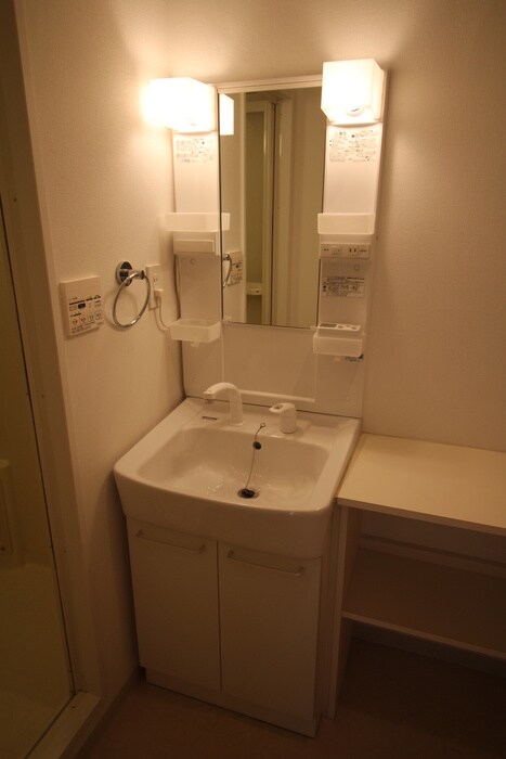 物件内観写真9　(洗面)