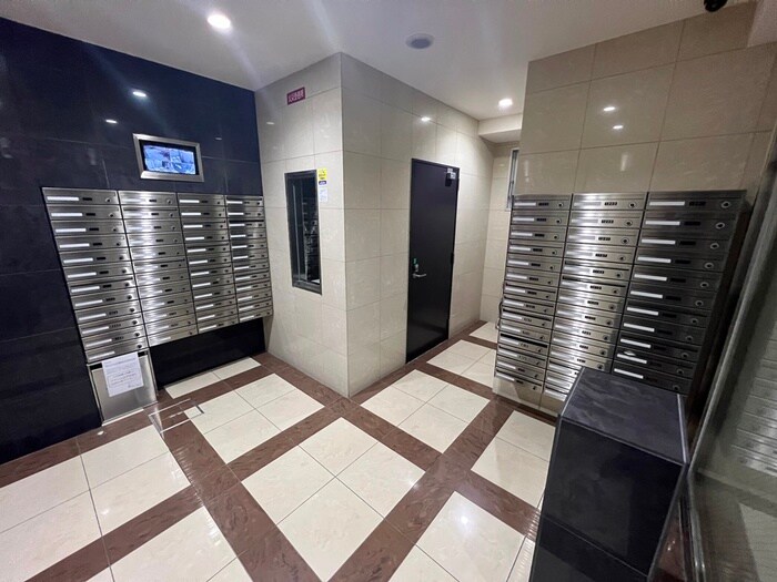 物件外観写真4　(エントランス部分)