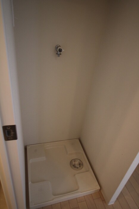 物件内観写真11　(洗濯機置場)