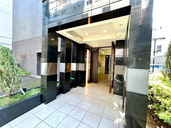 物件外観写真2　(エントランス部分)