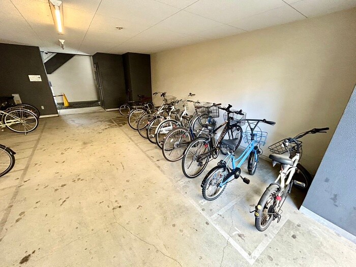 物件外観写真3　(駐輪場)