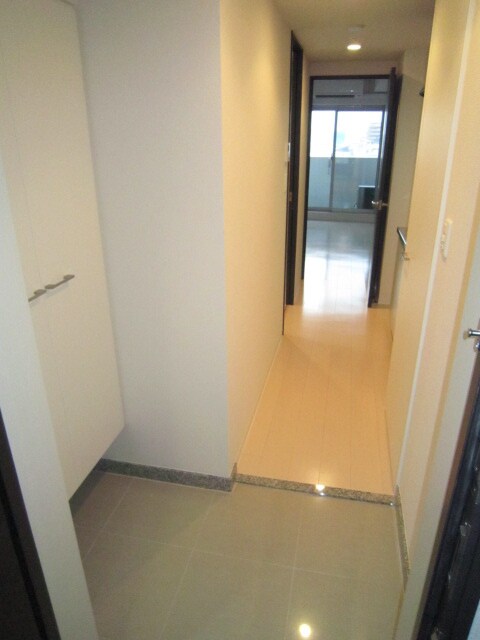 物件内観写真12　(玄関)