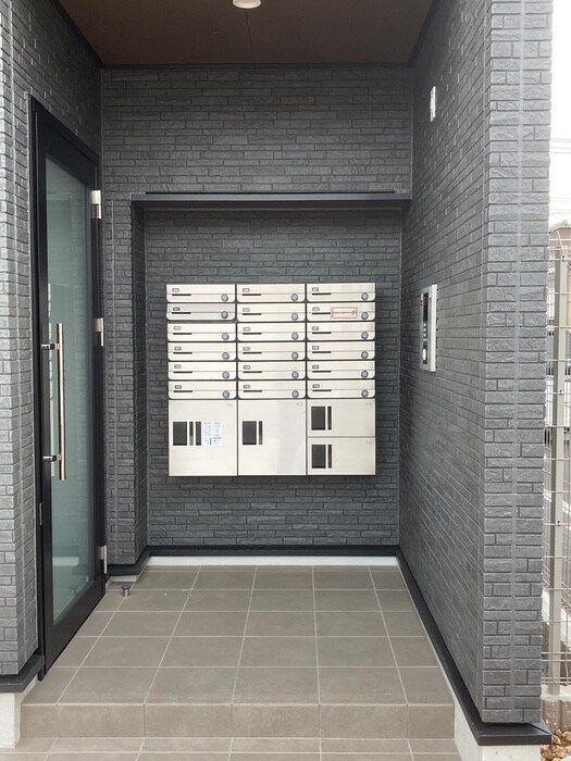 物件外観写真2　(エントランス部分)