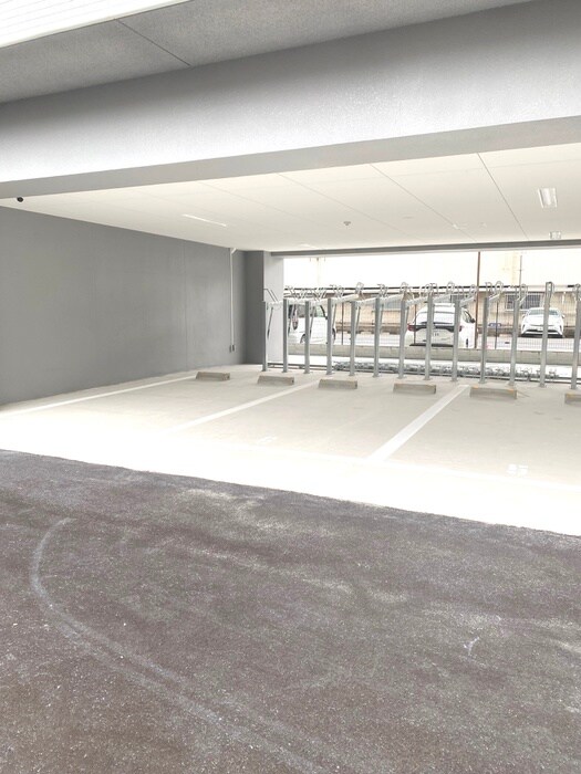 物件外観写真3　(駐車場)