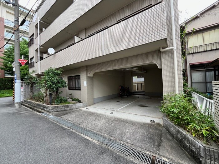 物件外観写真5　(駐車場)