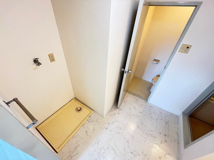 物件内観写真12　(洗濯機置場)