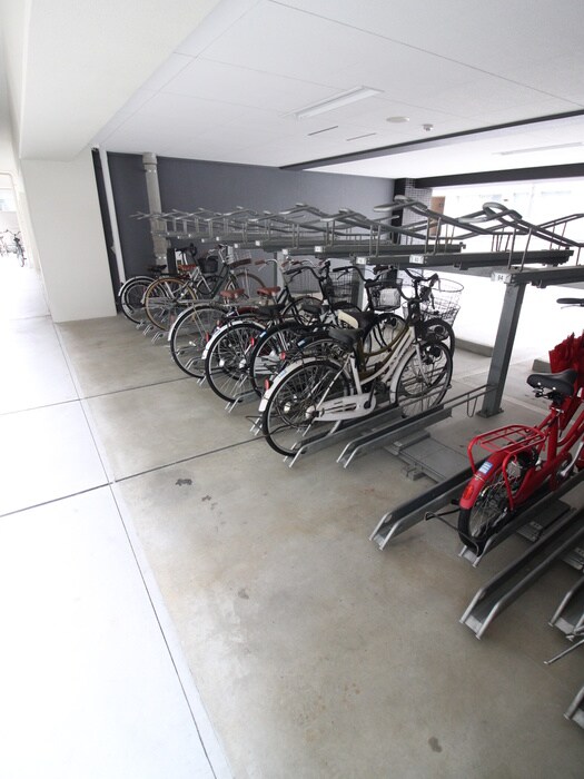 物件外観写真2　(駐輪場)