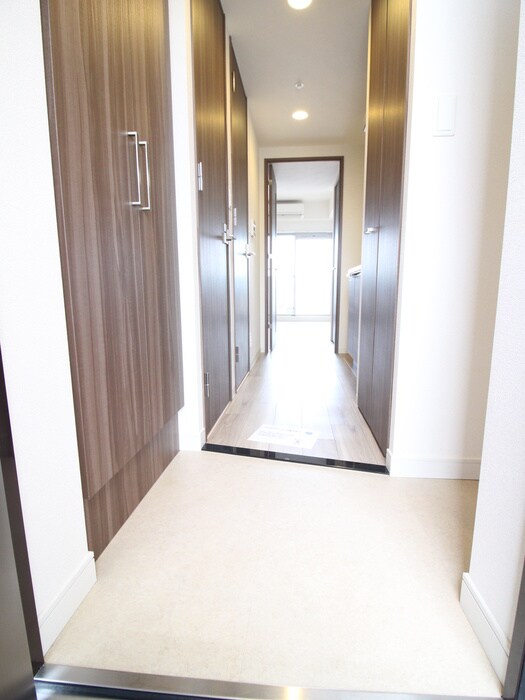 物件内観写真7　(玄関)